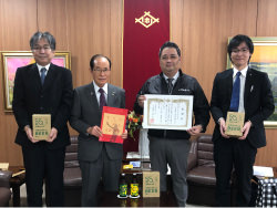 朝長佐世保市長とともに